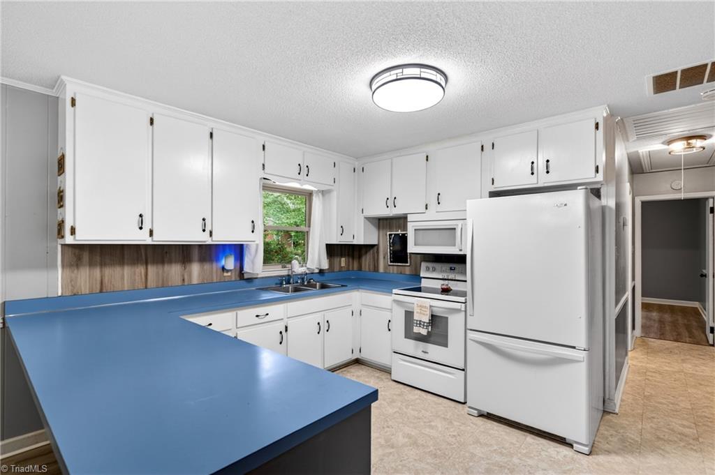 5325 Audrey Road Greensboro, NC 27406 - Photo 14 of 23