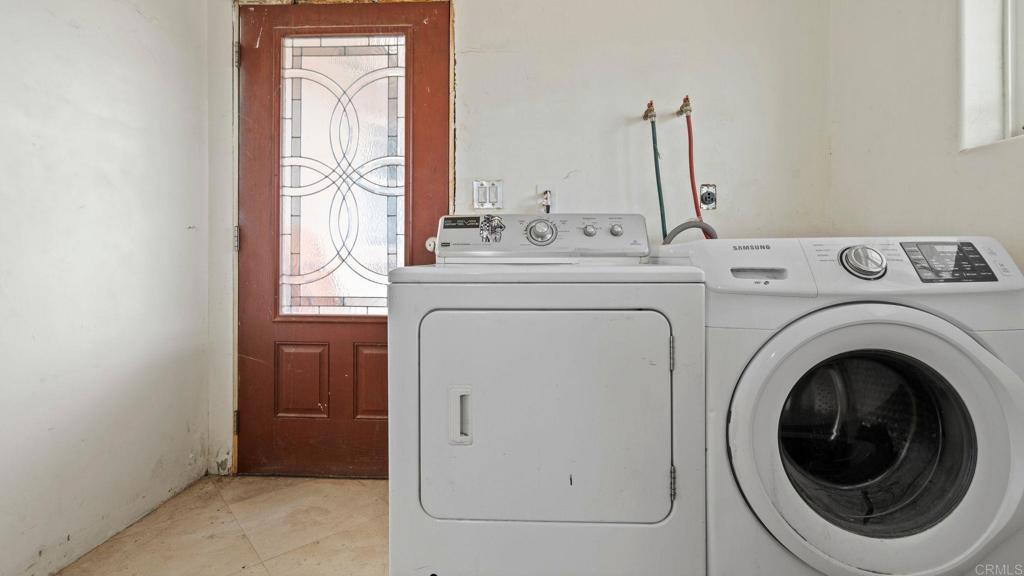 45620 Lewis Valley Road Hemet, CA 92544 - Photo 13 of 53 a utility room with dryer and washer