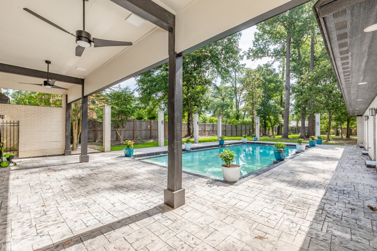 1380 Thomas Road Beaumont, TX 77706 - Photo 33 of 35 a view of a park with porch and a backyard