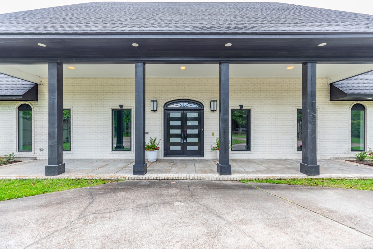 1380 Thomas Road Beaumont, TX 77706 - Photo 4 of 35 a view of a house with outdoor space and windows