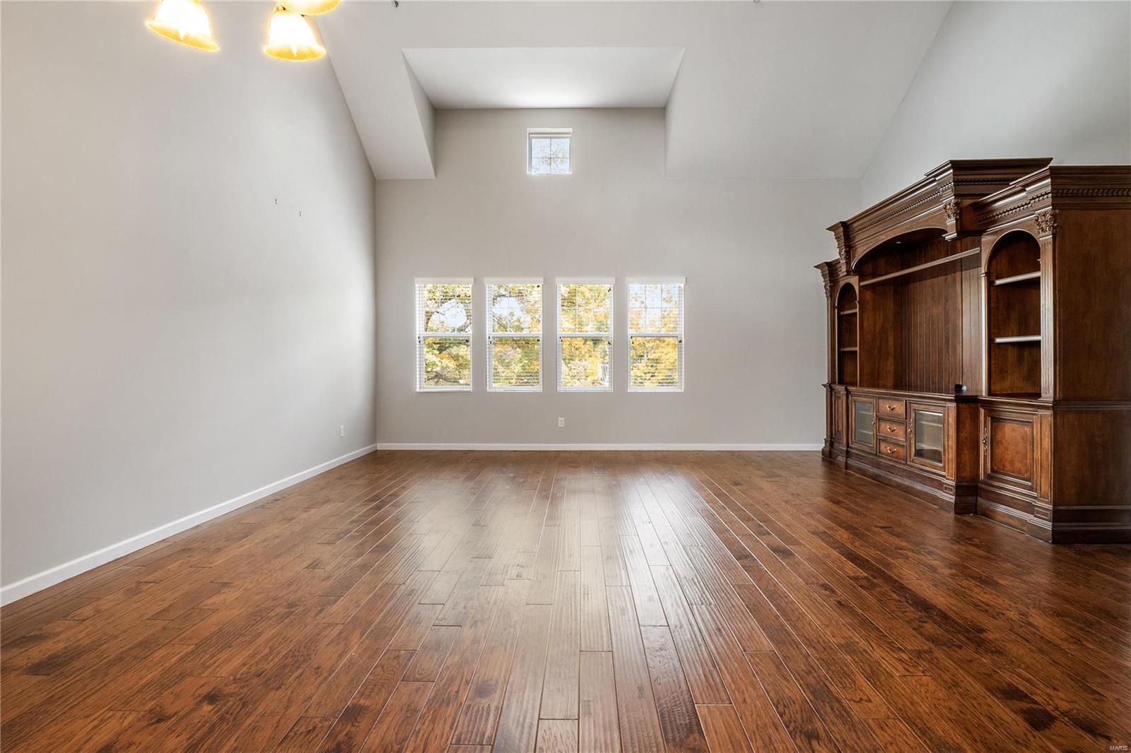 16353 Justus Post Road Chesterfield, MO 63017 - Photo 3 of 31 Gallery Image 3