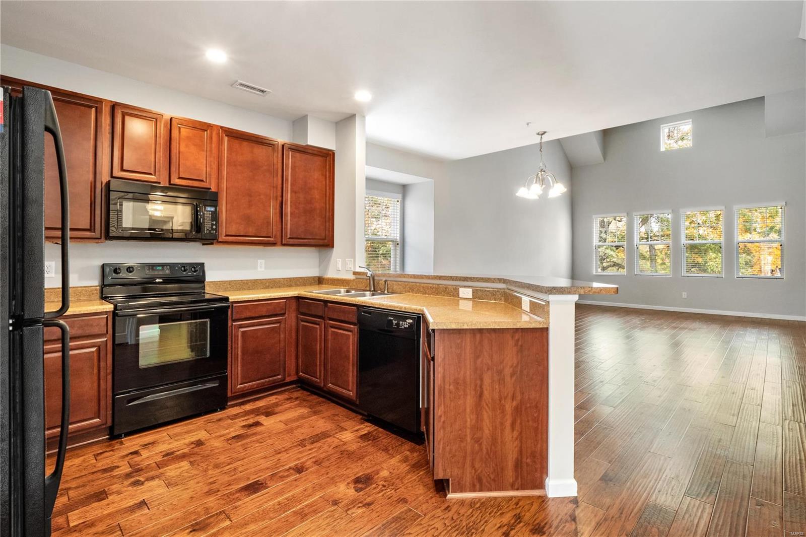 16353 Justus Post Road Chesterfield, MO 63017 - Photo 10 of 31 Gallery Image 10