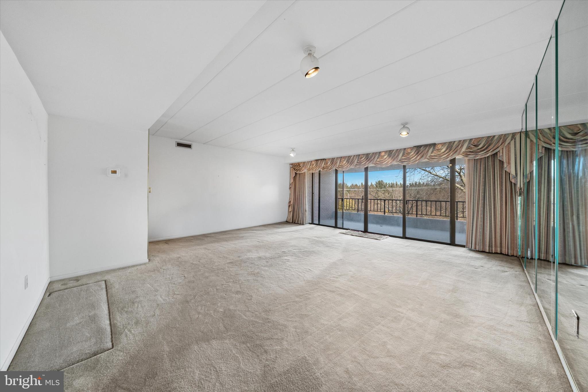 614 Loveville Road, Unit C04H Hockessin, DE 19707 - Photo 14 of 36 a view of an empty room with a balcony