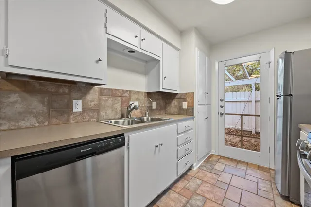 $2,500 | 2210 Quarry Road, Unit B, Austin, TX 78703