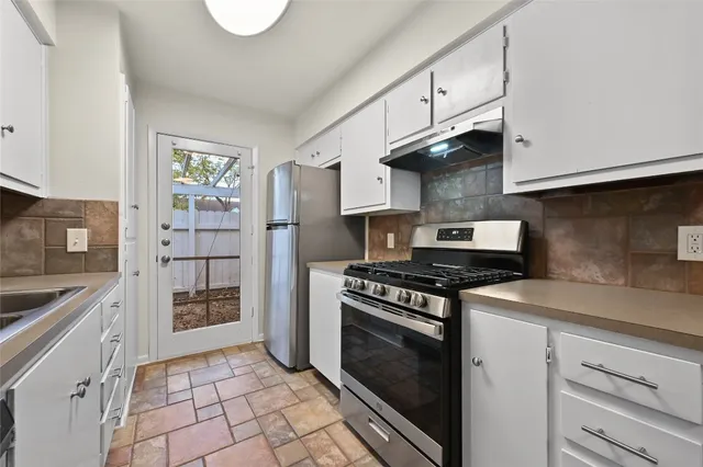 $2,500 | 2210 Quarry Road, Unit B, Austin, TX 78703