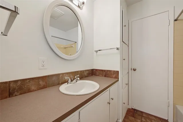 $2,500 | 2210 Quarry Road, Unit B, Austin, TX 78703