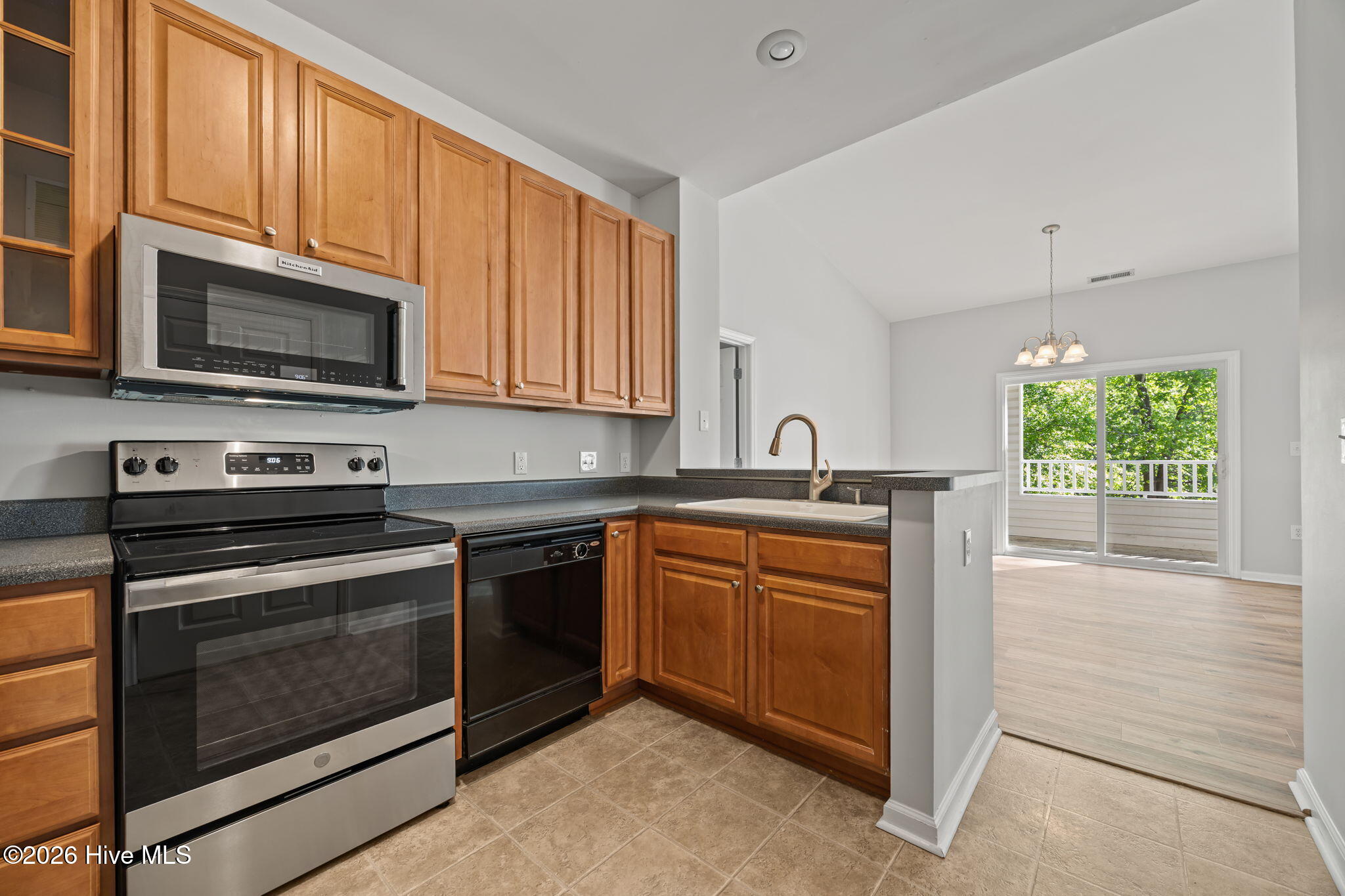 1121 Turtle Creek Road, Unit H Greenville, NC 27858 - Photo 13 of 32 23-web-or-mls-IMG_0033