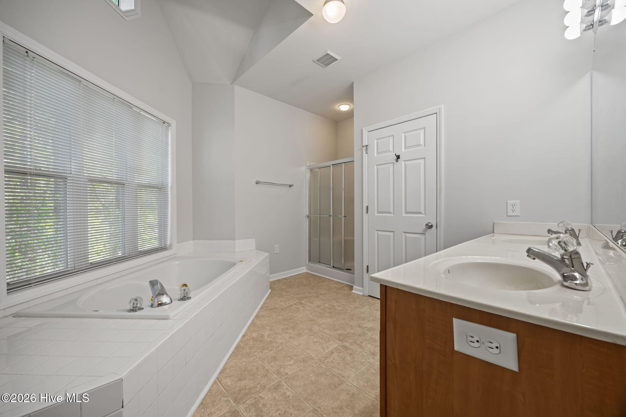 1121 Turtle Creek Road, Unit H Greenville, NC 27858 - Photo 20 of 32 32-web-or-mls-IMG_0060