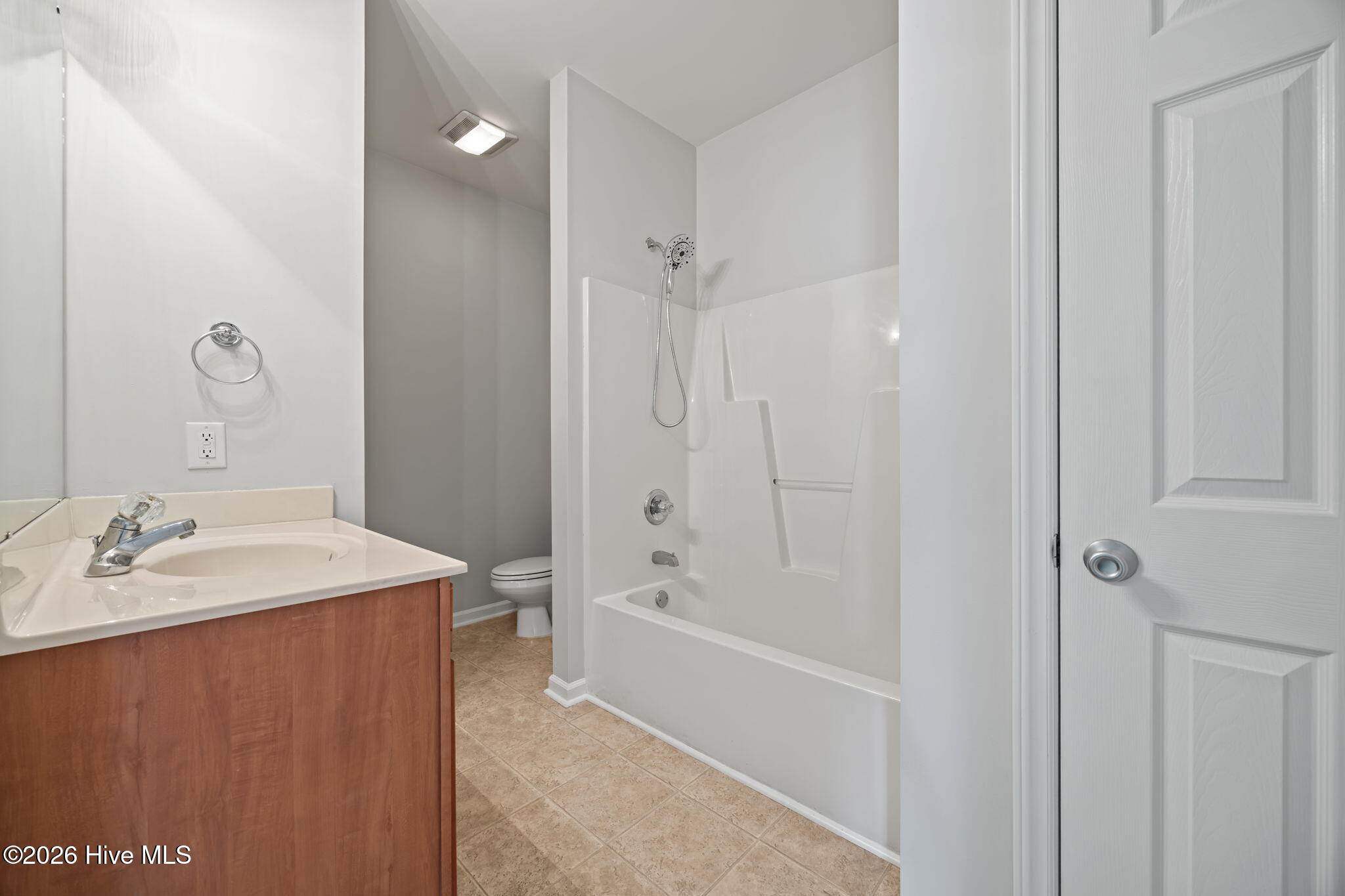 1121 Turtle Creek Road, Unit H Greenville, NC 27858 - Photo 25 of 32 37-web-or-mls-IMG_0075