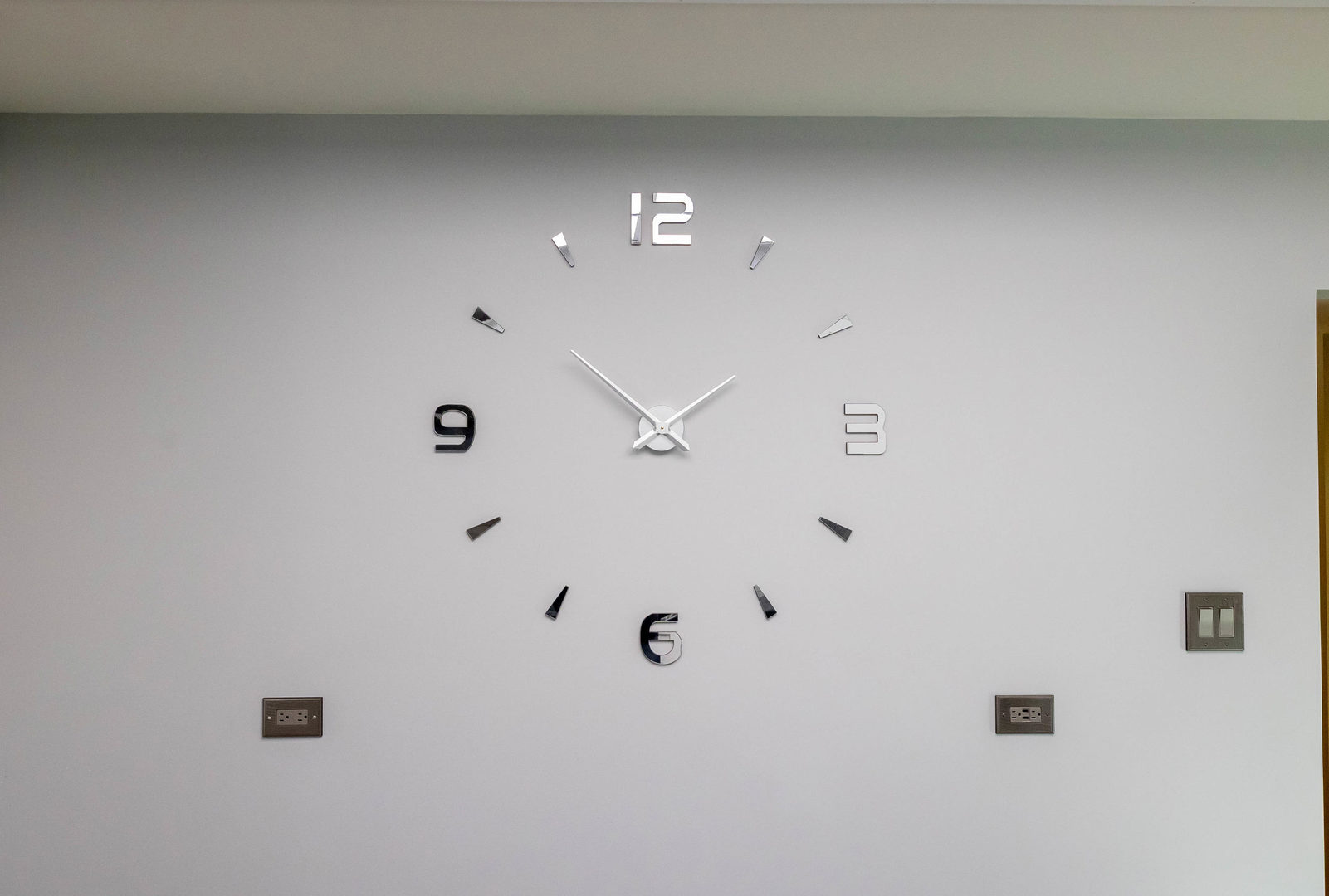 7806 West 83rd Street Bridgeview, IL 60455 - Photo 15 of 53 a view of a refrigerator in kitchen