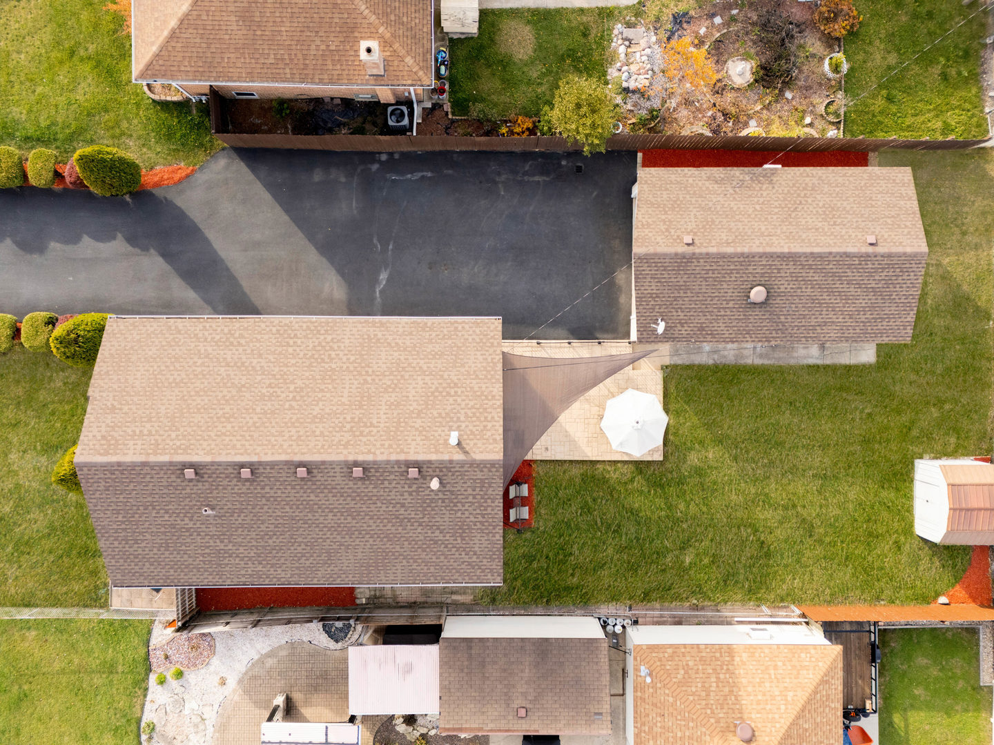 7806 West 83rd Street Bridgeview, IL 60455 - Photo 50 of 53 an aerial view of a house with a yard