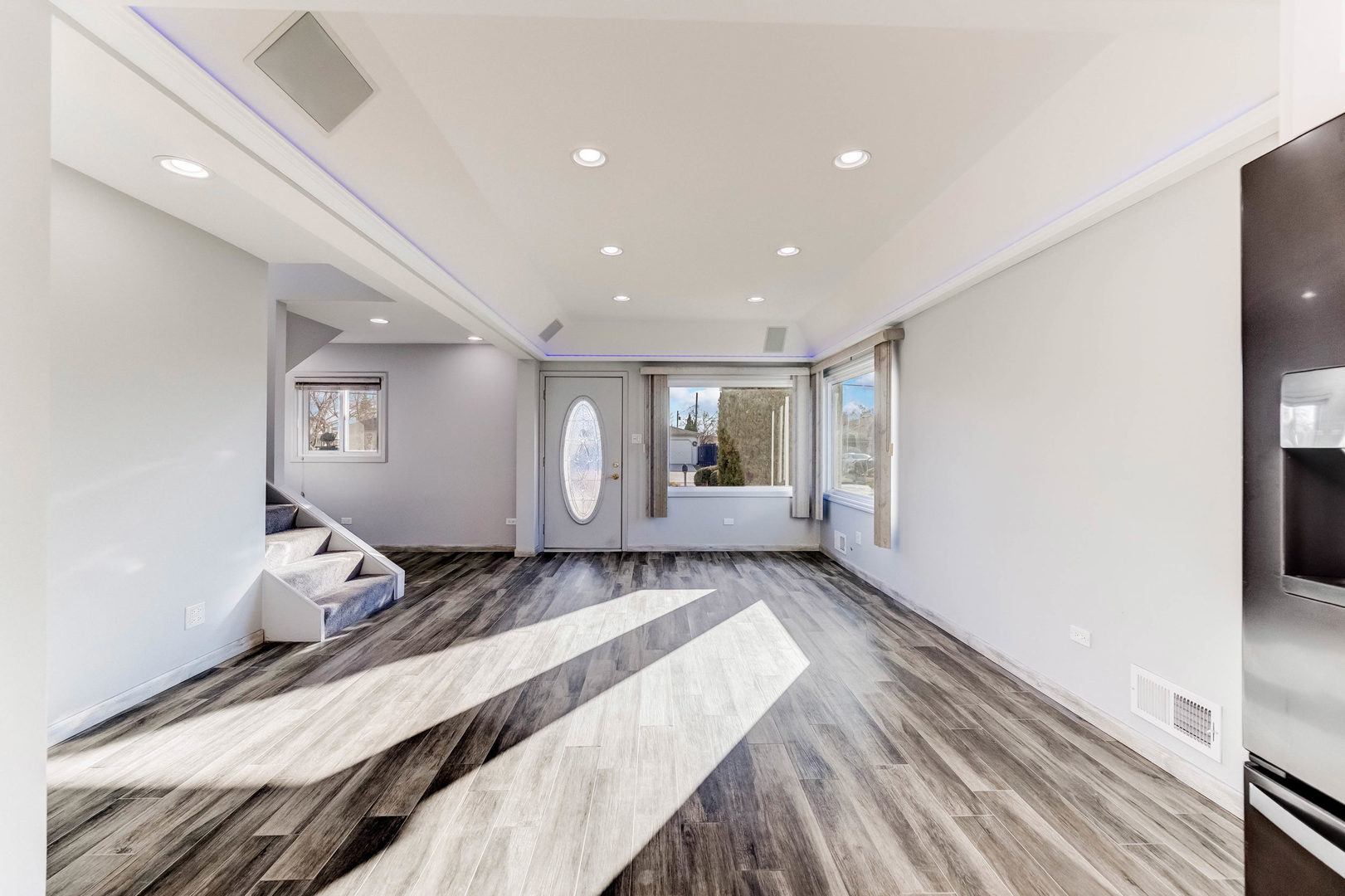 7806 West 83rd Street Bridgeview, IL 60455 - Photo 6 of 53 a view of a room with wooden floor