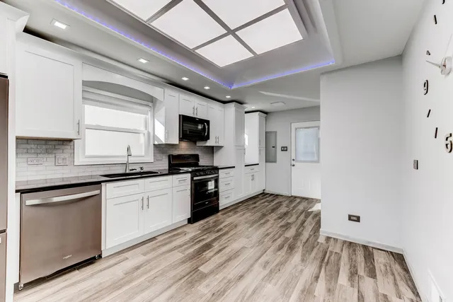 $399,900 | 7806 West 83rd Street, Bridgeview, IL 60455