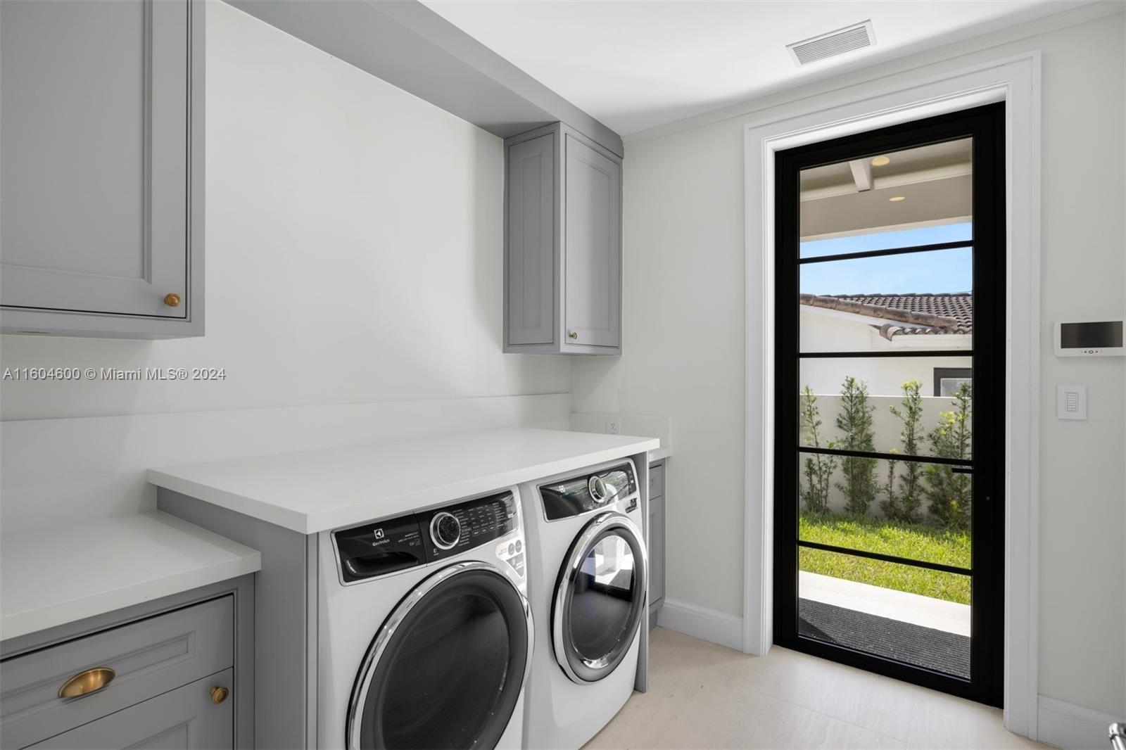 5145 Southwest 65th Avenue Miami, FL 33155 - Photo 32 of 38 Gallery Image 32