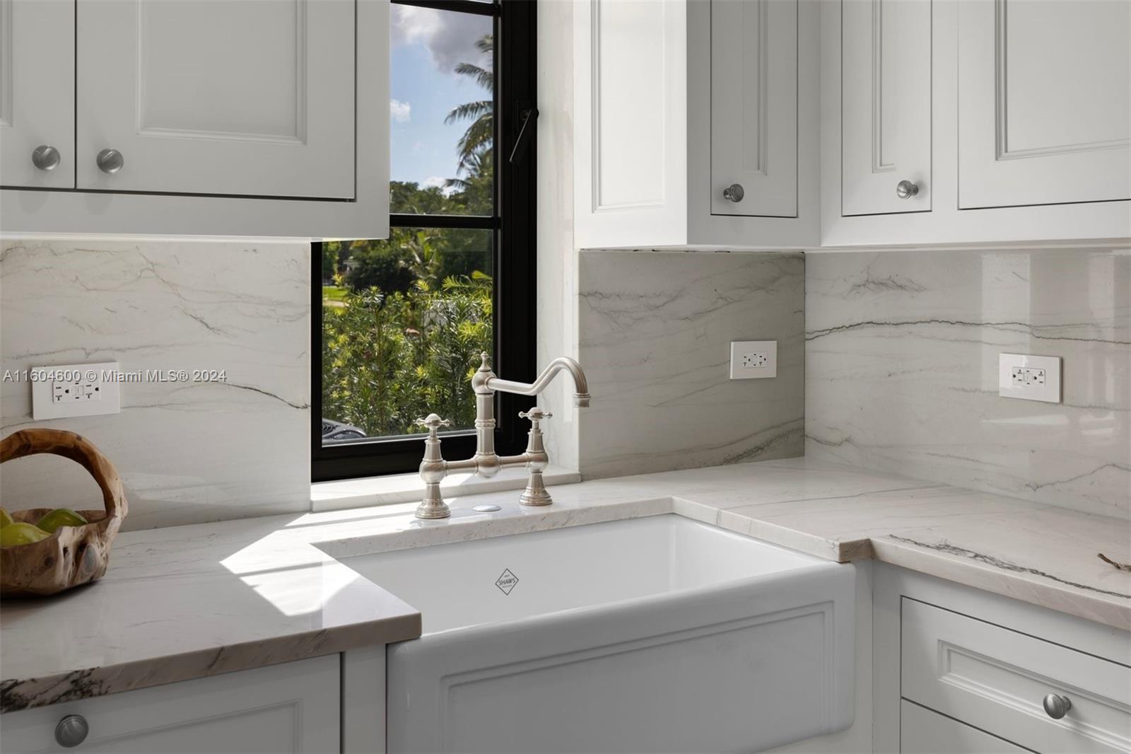 5145 Southwest 65th Avenue Miami, FL 33155 - Photo 7 of 38 Gallery Image 7