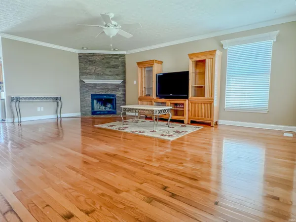 $329,900 | 225 Maple Run Estates Boulevard, Springville, IN 47462