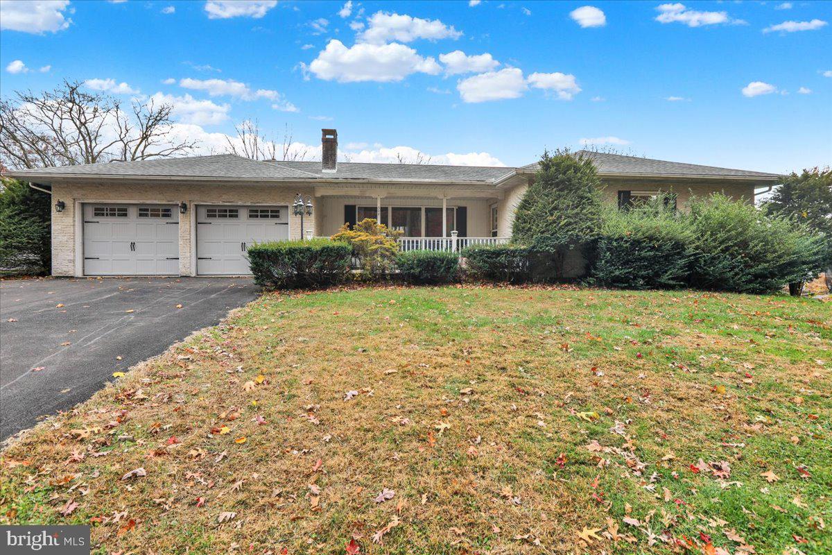 508 American Legion Boulevard Pine Grove, PA 17963 - Photo 1 of 40 a front view of a house with garden