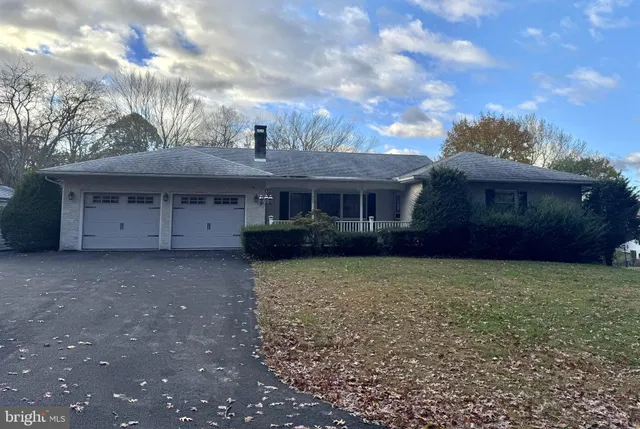 $295,000 | 508 American Legion Boulevard, Pine Grove, PA 17963