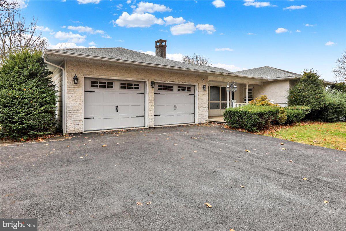508 American Legion Boulevard Pine Grove, PA 17963 - Photo 3 of 40 a front view of a house with a yard and garage
