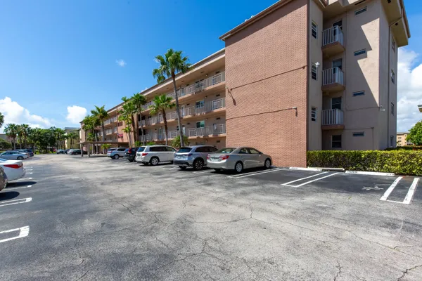 $1,650 | 2615 Northeast 1st Court, Unit 411, Boynton Beach, FL 33435