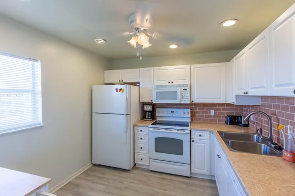 $1,650 | 2615 Northeast 1st Court, Unit 411, Boynton Beach, FL 33435