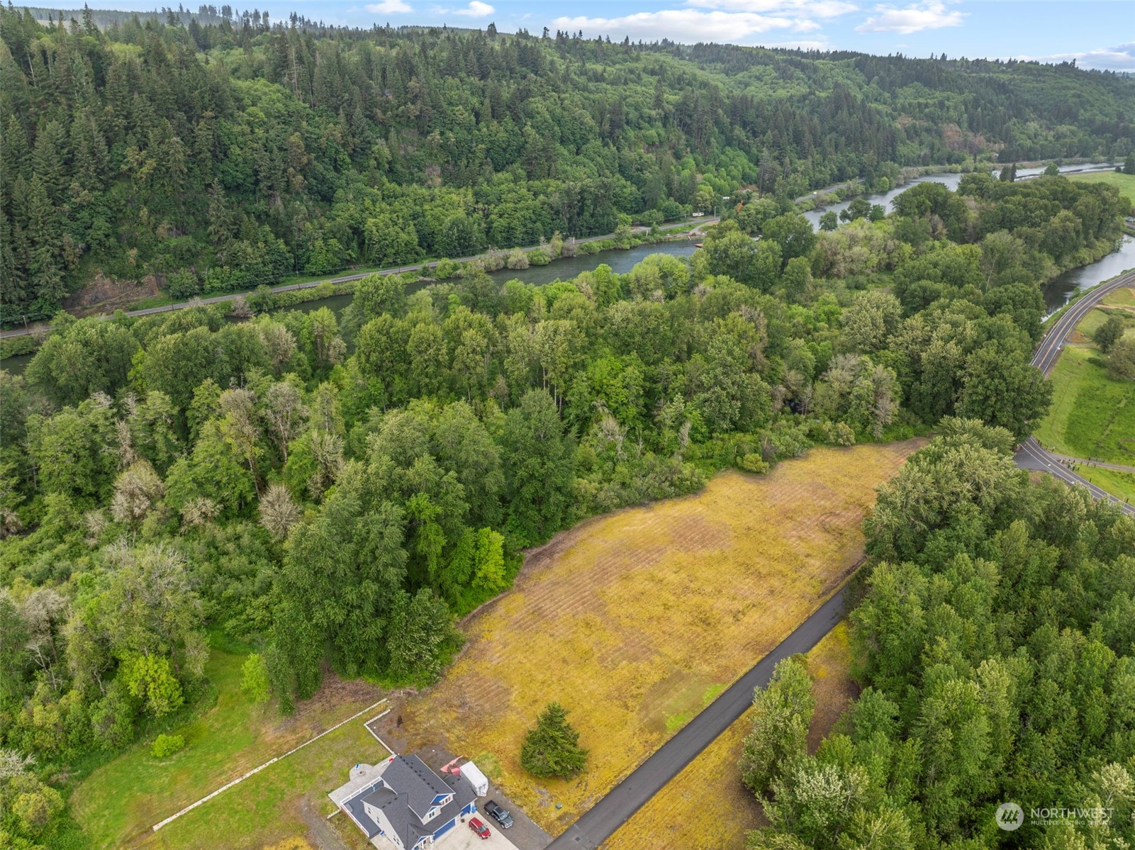 1 Columbia Point Road Longview, WA 98632 - Photo 2 of 7 an aerial view of a yard