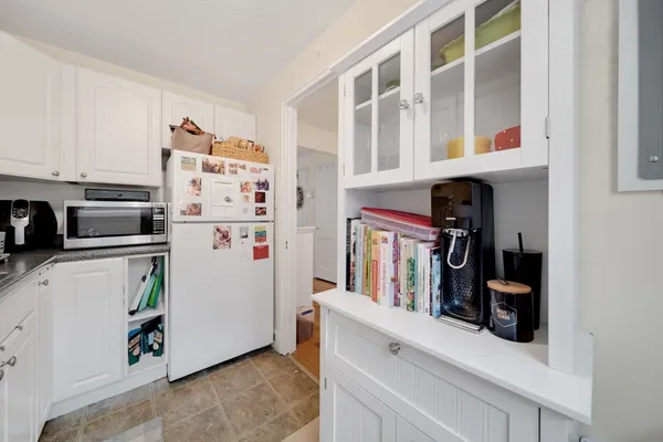 $2,650 | 926 Massachusetts Avenue, Unit 3, Arlington, MA 02476