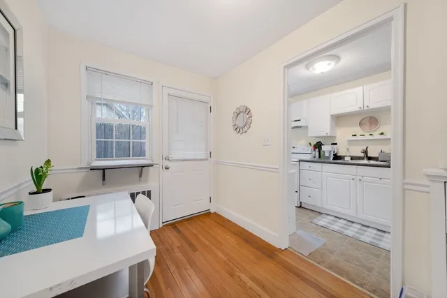 $2,750 | 926 Massachusetts Avenue, Unit 3, Arlington, MA 02476