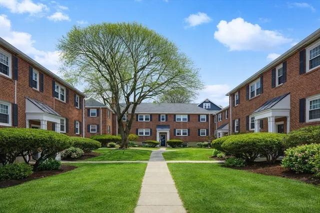 $2,750 | 926 Massachusetts Avenue, Unit 3, Arlington, MA 02476