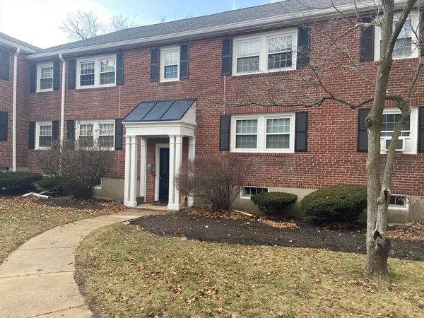 $2,650 | 926 Massachusetts Avenue, Unit 3, Arlington, MA 02476