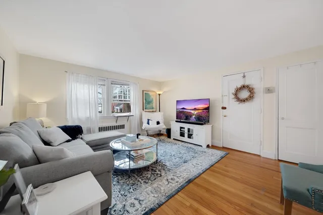 $2,750 | 926 Massachusetts Avenue, Unit 3, Arlington, MA 02476