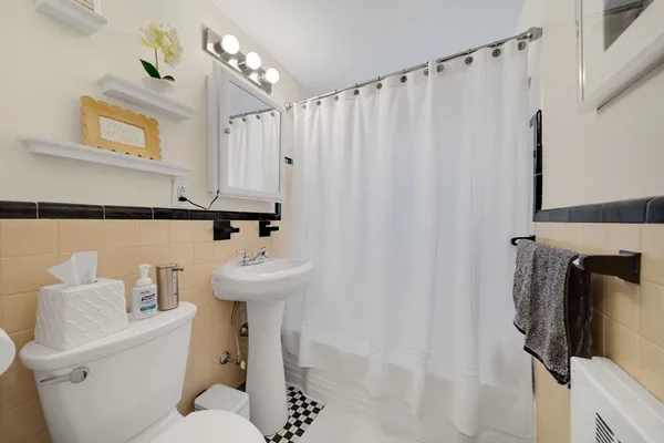 $2,650 | 926 Massachusetts Avenue, Unit 3, Arlington, MA 02476