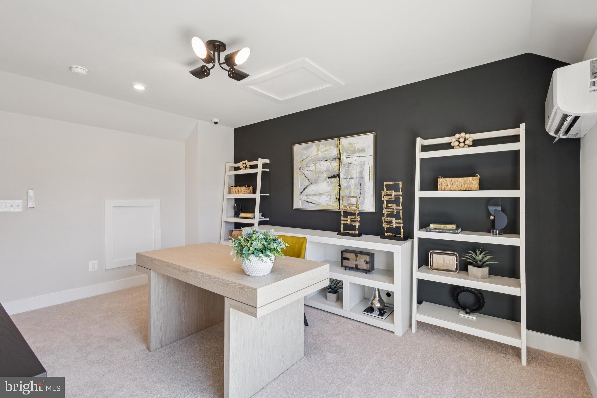 13740 Cobble Loop Woodbridge, VA 22193 - Photo 18 of 28 a living room with furniture and decor