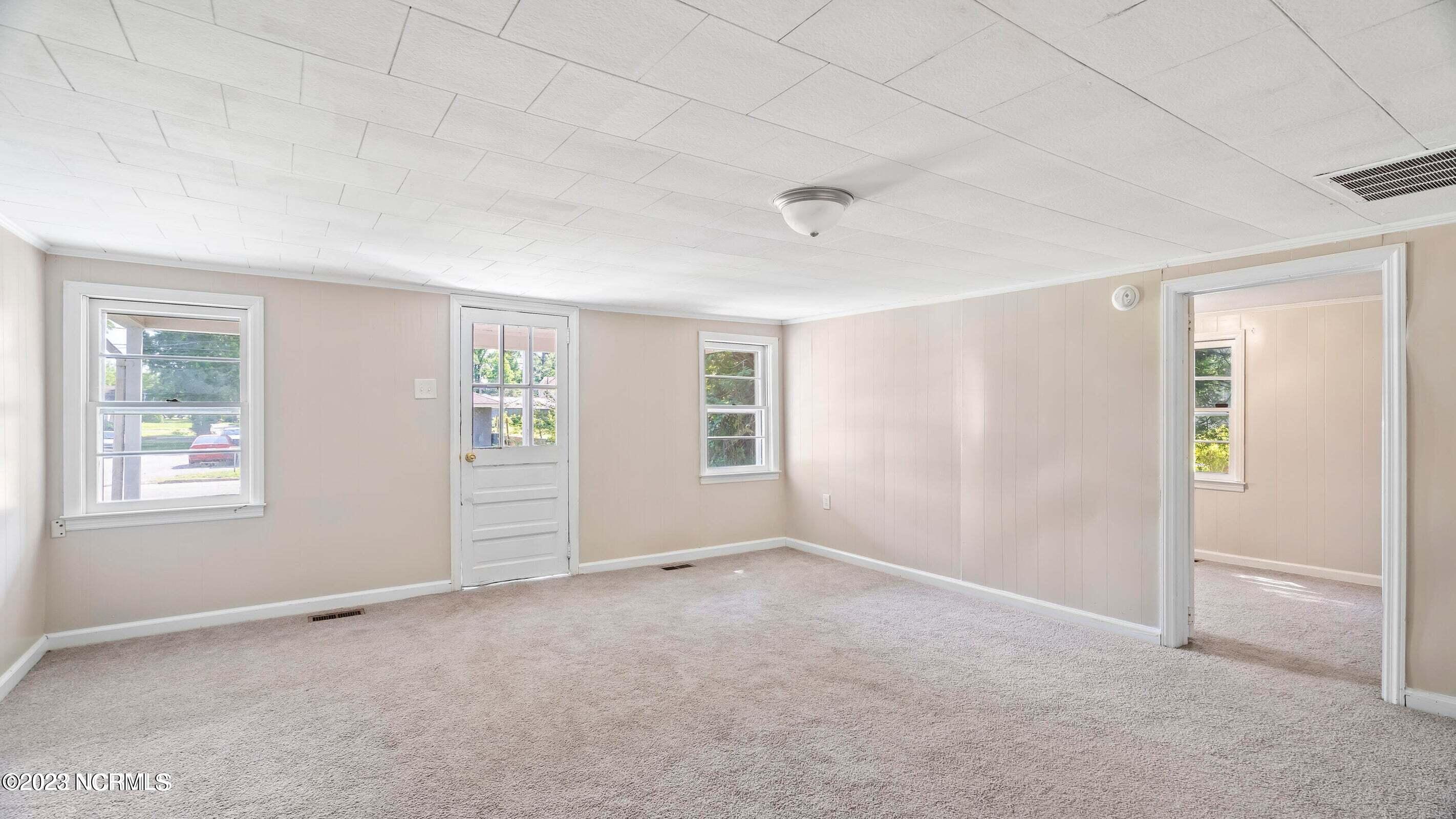 309 Roosevelt Road Jacksonville, NC 28540 - Photo 4 of 23 20220616140947001093000000-o