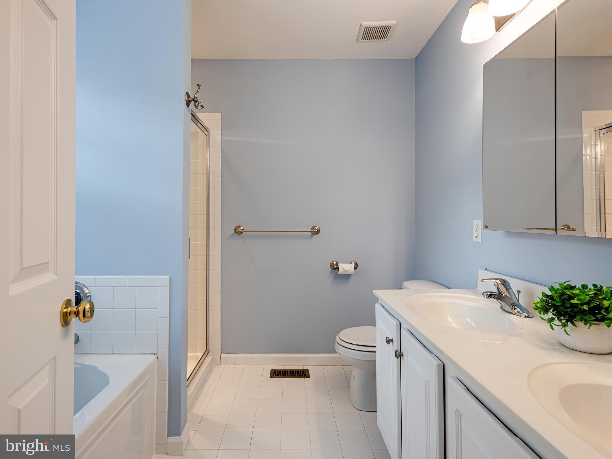 2746 Fynamore Lane Downingtown, PA 19335 - Photo 24 of 39 En-Suite Bathroom