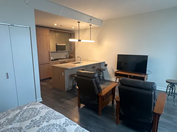 $2,665 | 164 North Peoria Street, Unit 2801, Chicago, IL 60607