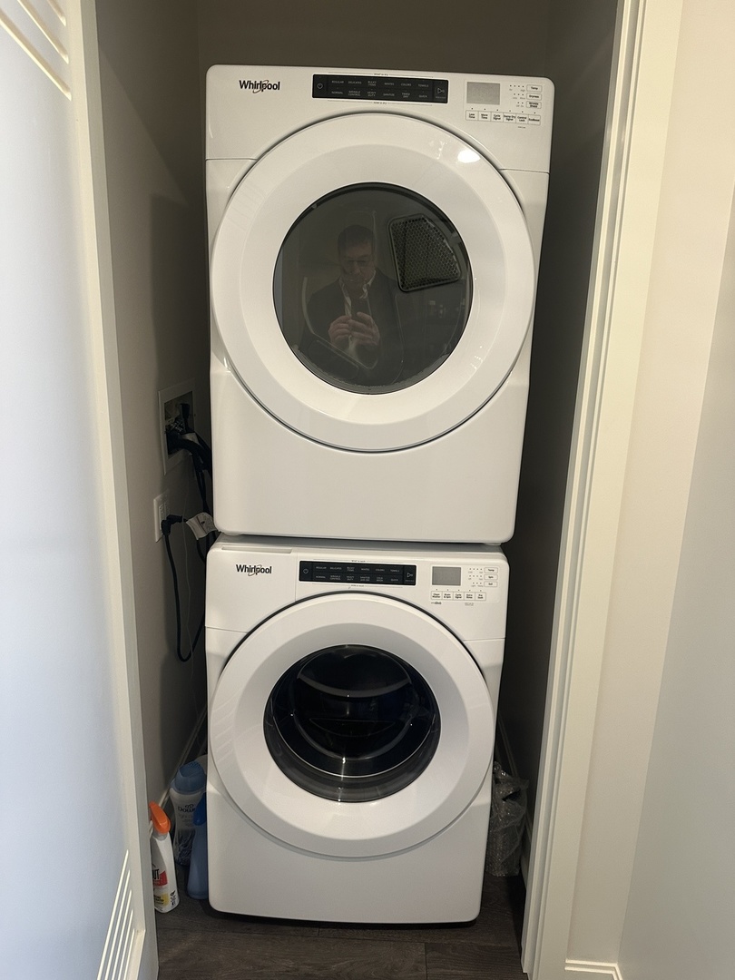 164 North Peoria Street, Unit 2801 Chicago, IL 60607 - Photo 7 of 16 a utility room with dryer and washer