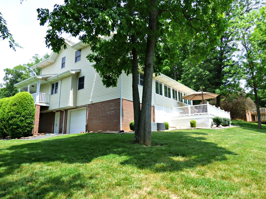 1109 Country Club Road Dandridge, TN 37725 - Photo 30 of 38 Gallery Image 30