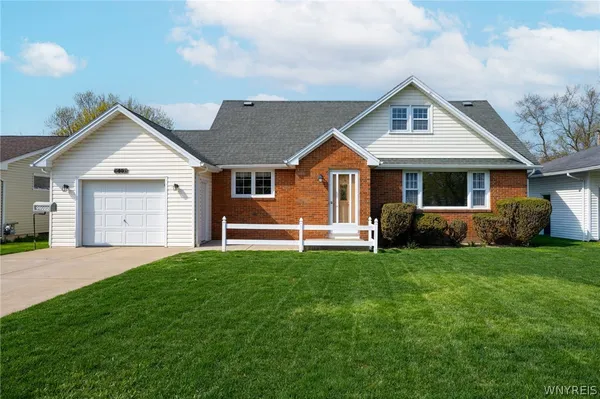 $319,900 | 40 Woodmar Terrace, West Seneca, NY 14224