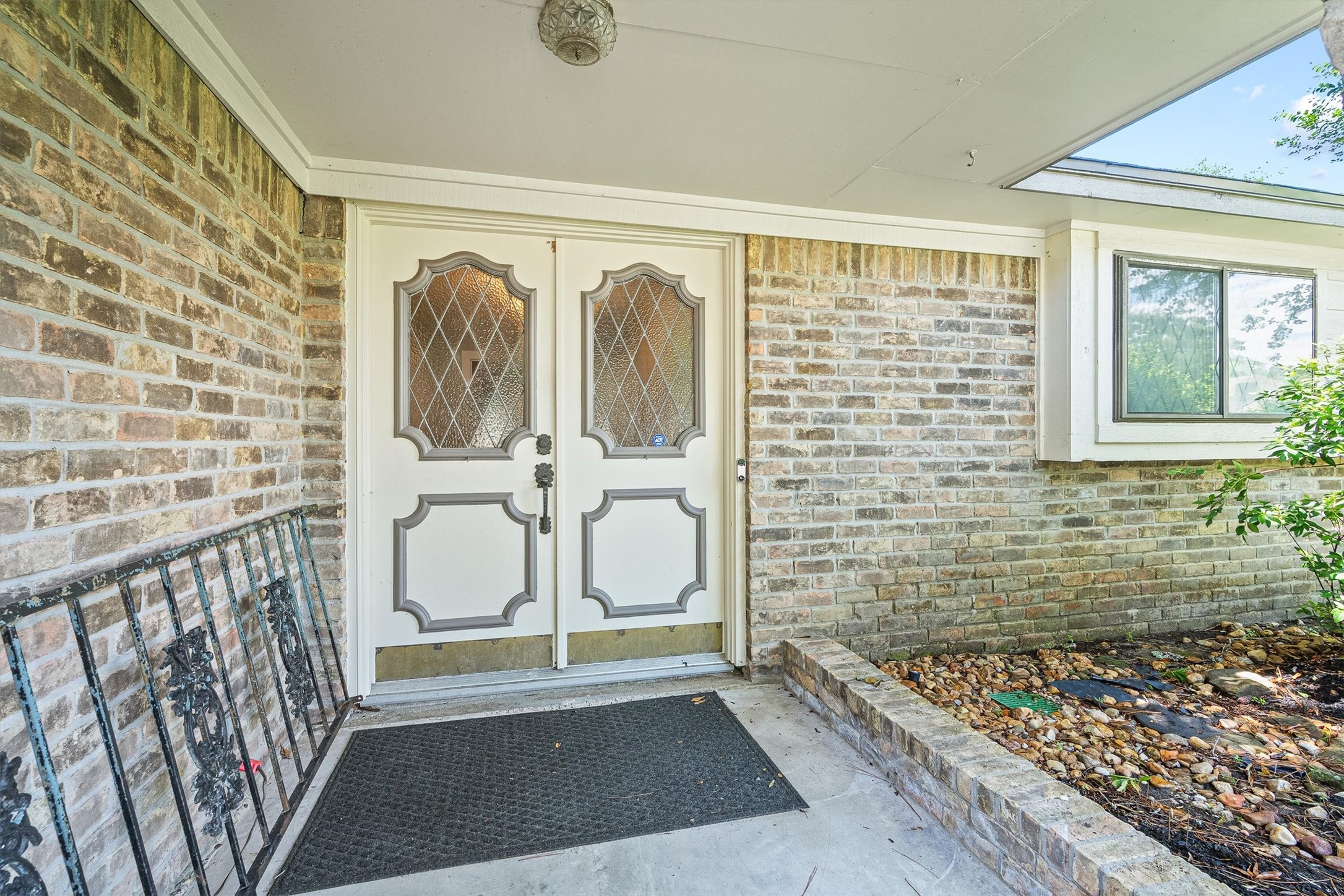 826 North Rivershire Drive Conroe, TX 77304 - Photo 3 of 46 As you approach the front entry, those double doors with diamond-pane glass inserts and covered brick portico signal that this home has personality from the moment you arrive. The covered entry offers a gracious transition — sheltered, substantial, and a little bit special...your tour starts now.