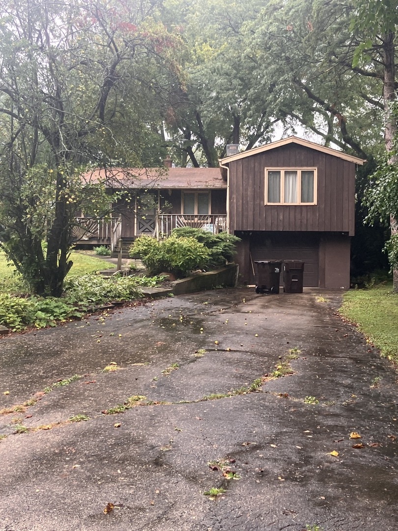 412 Meadow Lane Lake Zurich, IL 60047 - Photo 2 of 9 a view of a house with a yard