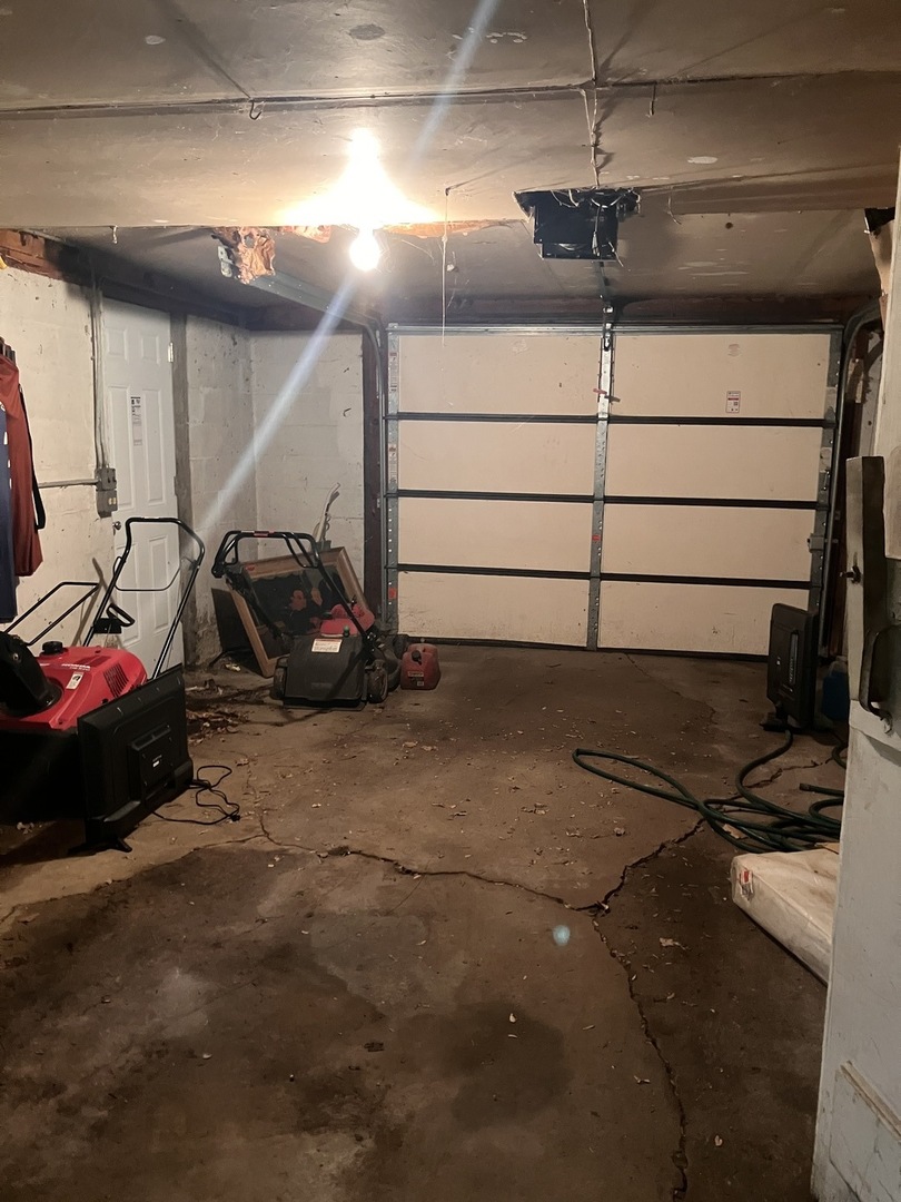 412 Meadow Lane Lake Zurich, IL 60047 - Photo 9 of 9 a car parked in a garage