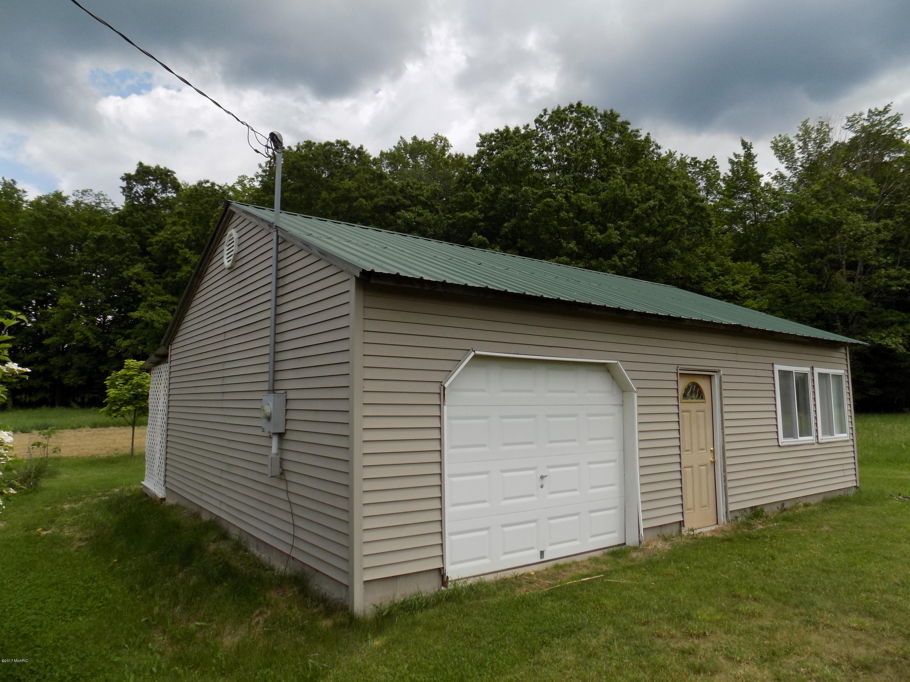 4219 Keith Road Brethren, MI 49619 - Photo 5 of 28 DSCN0813
