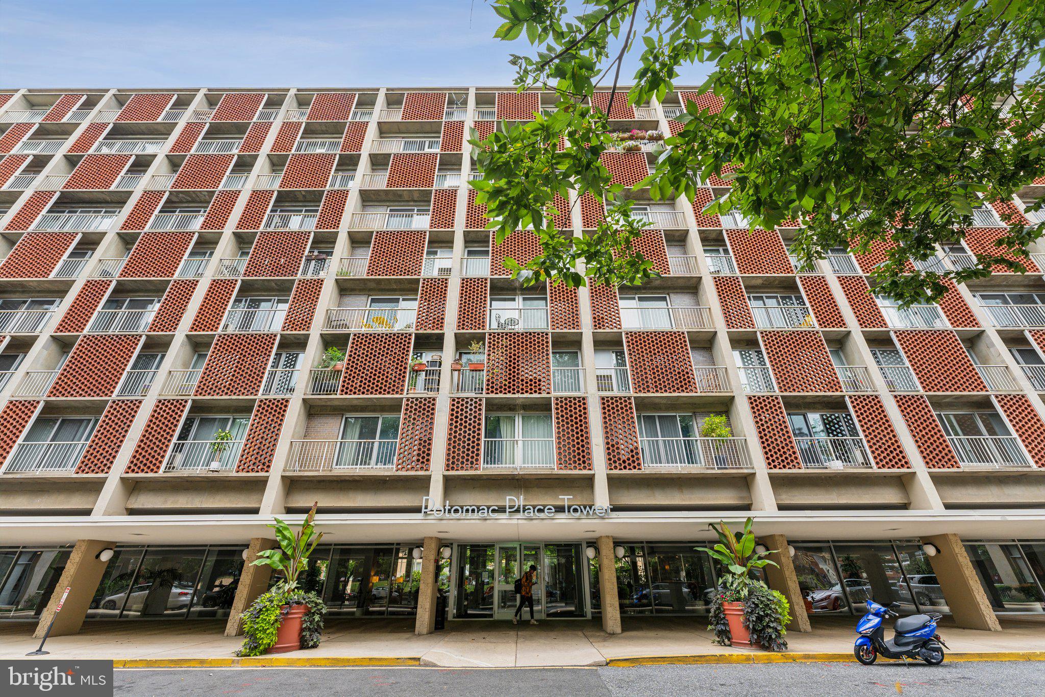 800 4th Street Southwest, Unit N422 Washington, DC 20024 - Photo 2 of 21