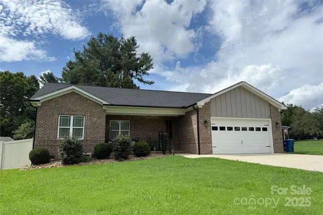 $415,000 | 5324 Stonewood Drive, Hickory, NC 28602