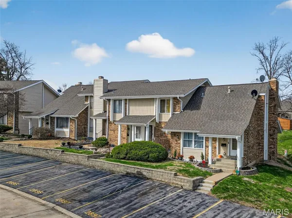 $179,900 | 2891 Fairways Circle, Unit O, St. Charles, MO 63303