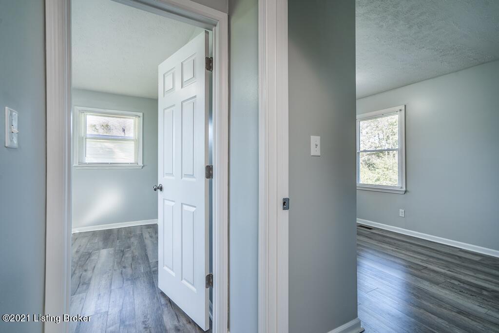 704 McCoun Road Smithfield, KY 40068 - Photo 21 of 49 Hall View 3