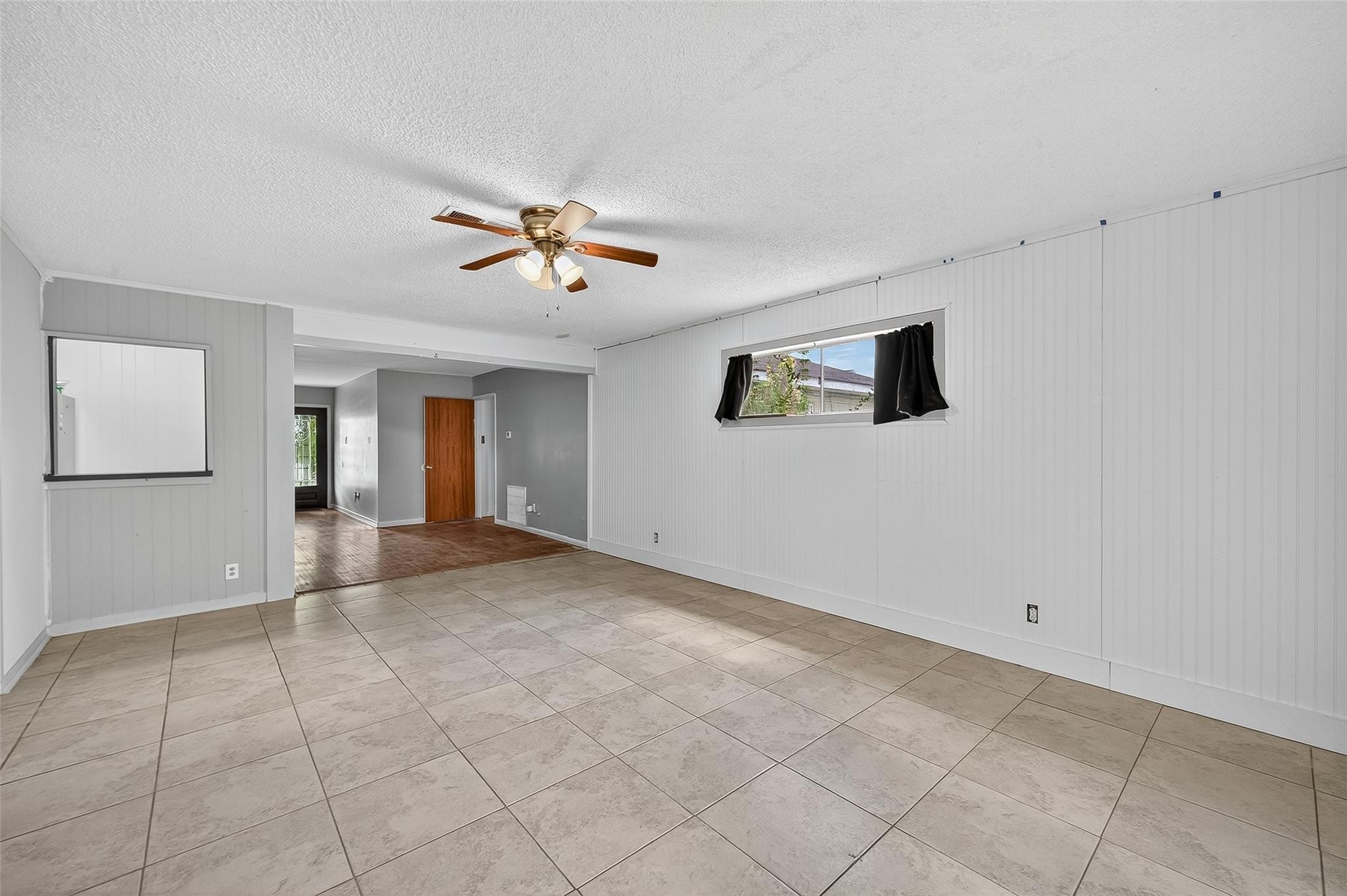 1509 Ronson Road Houston, TX 77055 - Photo 3 of 12