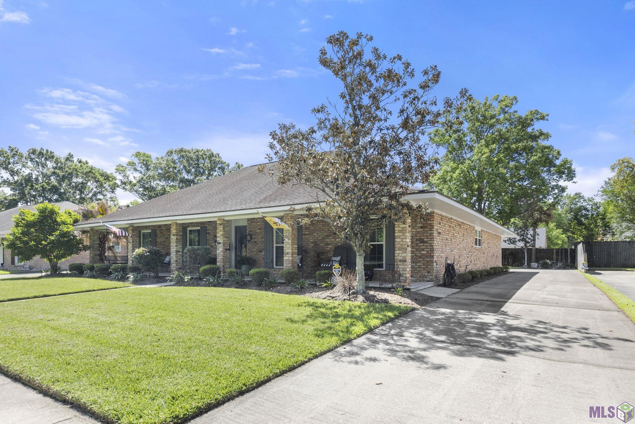 12652 Warwick Avenue Baton Rouge, LA 70815 - Photo 3 of 28