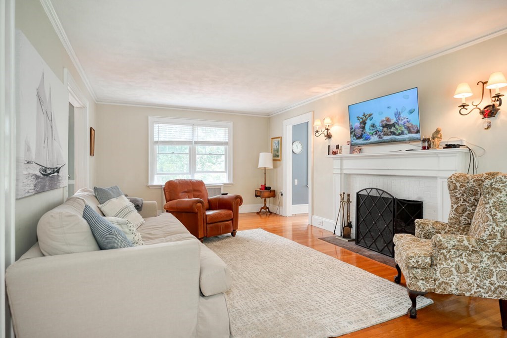 72 Richardson Road Belmont, MA 02478 - Photo 7 of 33 Gallery Image 7